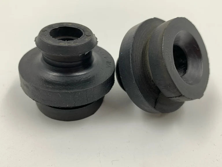 Used original radiator rubber mounts for Nissan Pao, Be-1 and Figaro. Obsolete.