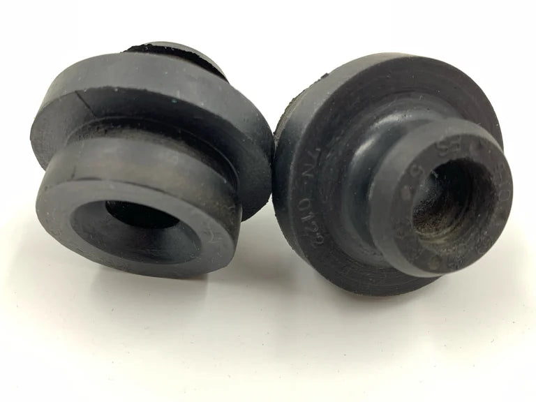 Used original radiator rubber mounts for Nissan Pao, Be-1 and Figaro. Obsolete.