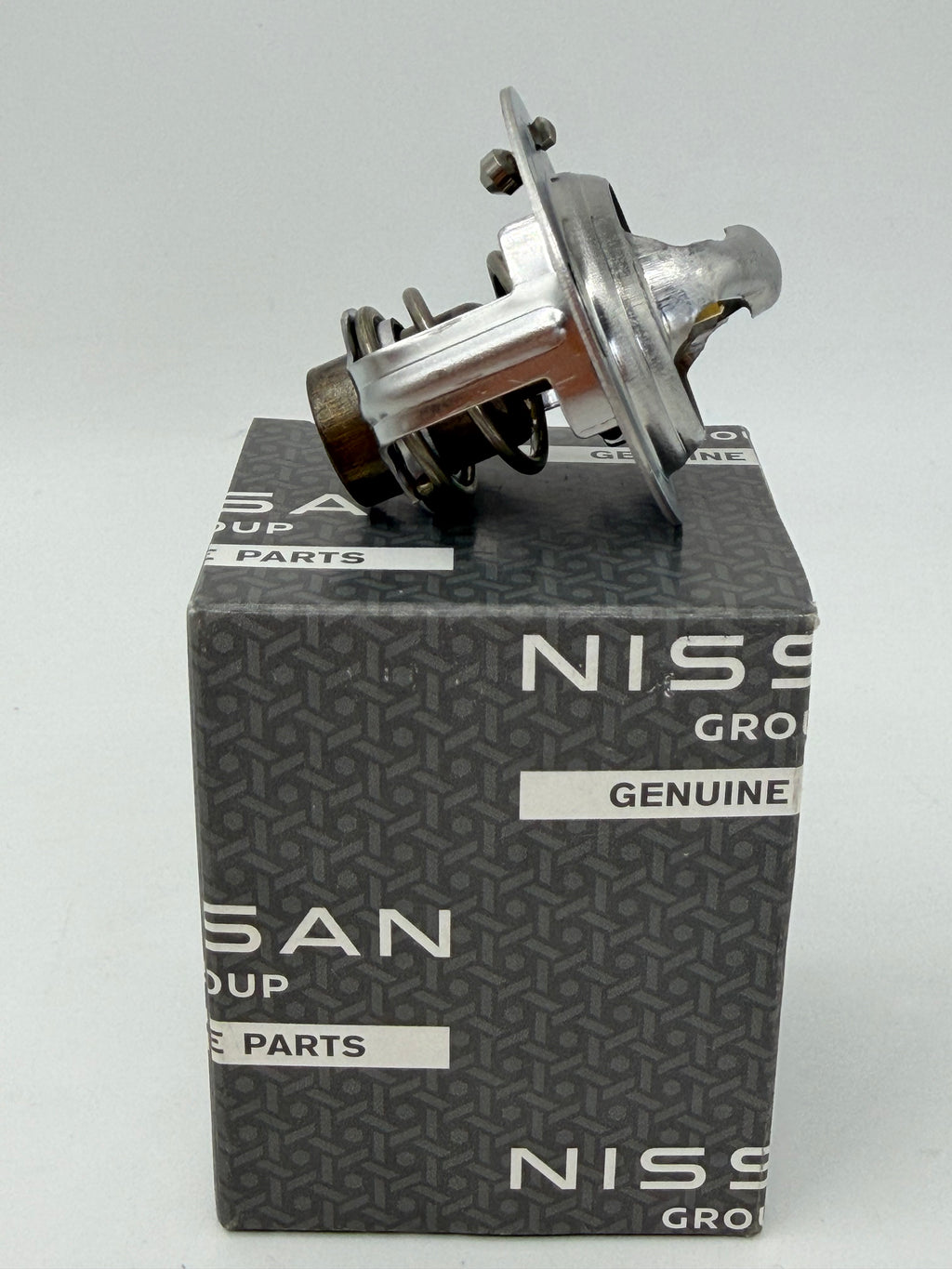 New genuine Nissan thermostat for Pao, K10 Micra and Be-1 - 88C