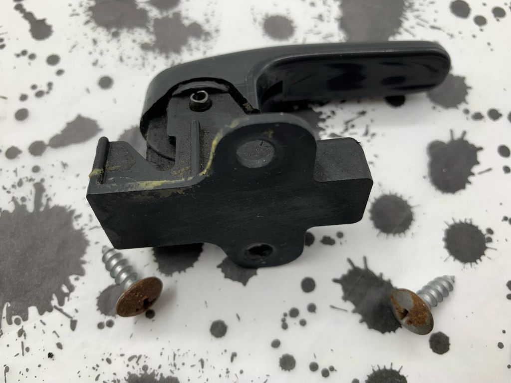 Black door handle for ivory Nissan Pao, used