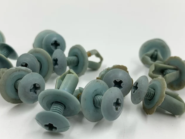 USED Pao interior screw fixings