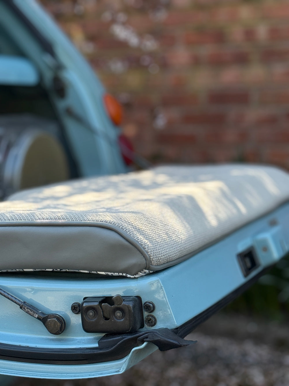 New: Pao Cushioned Tailgate Seat